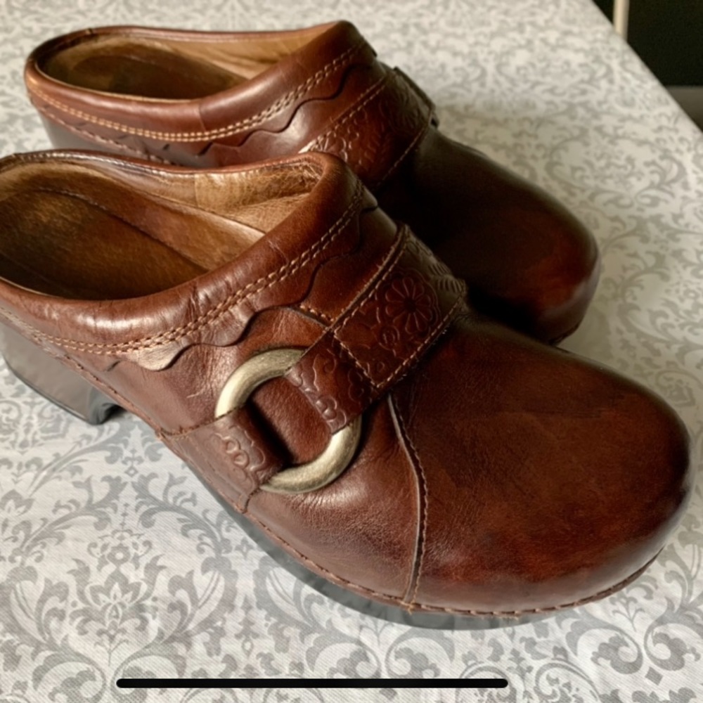 Dansko Brown/Burgundy Clogs Open Back With Buckle Size 39 - Picture 2 of 12